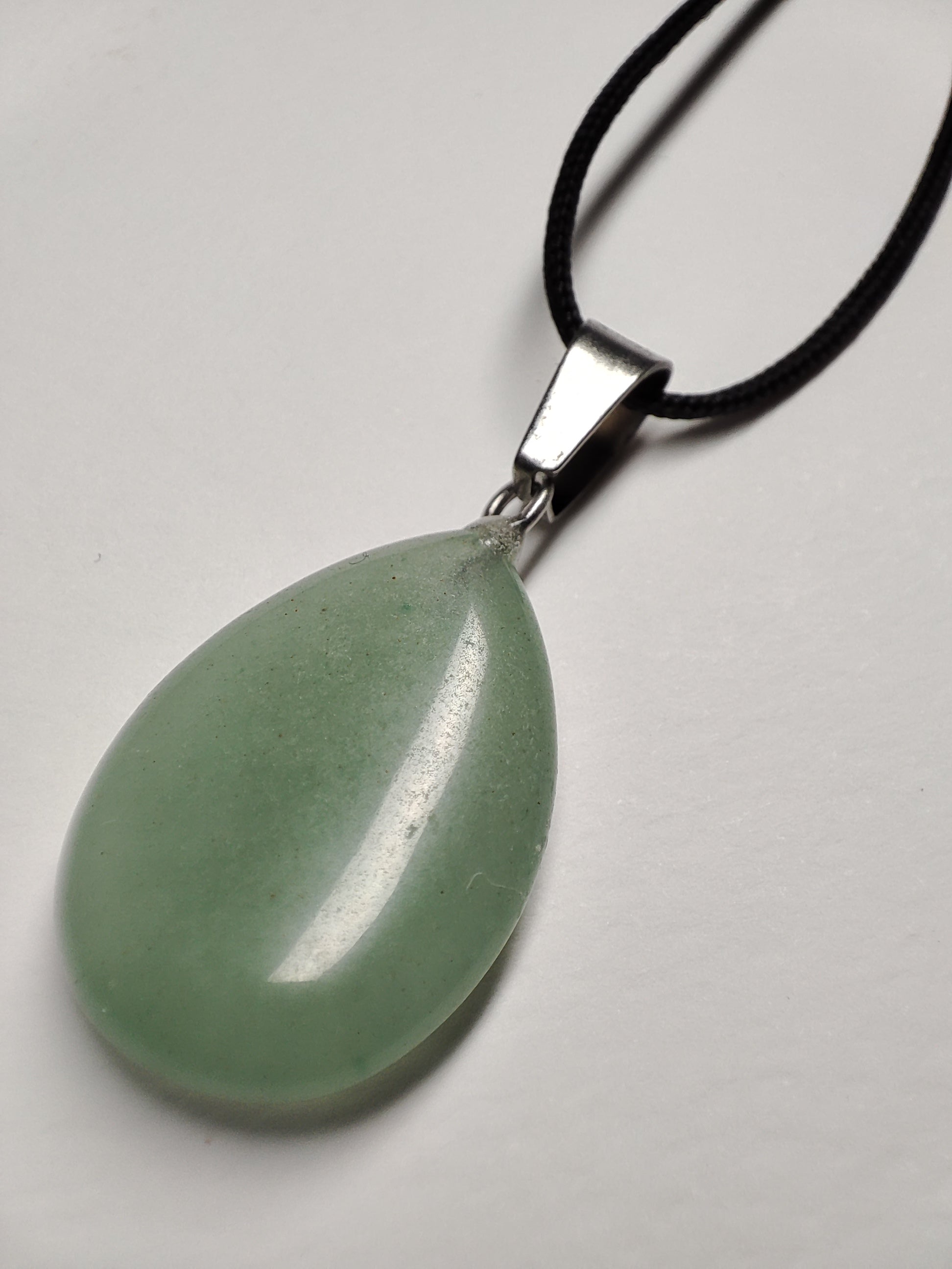 Necklace with green aventurine stone in drop shape