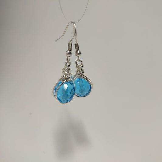 Wire earrings featuring a vibrant bead