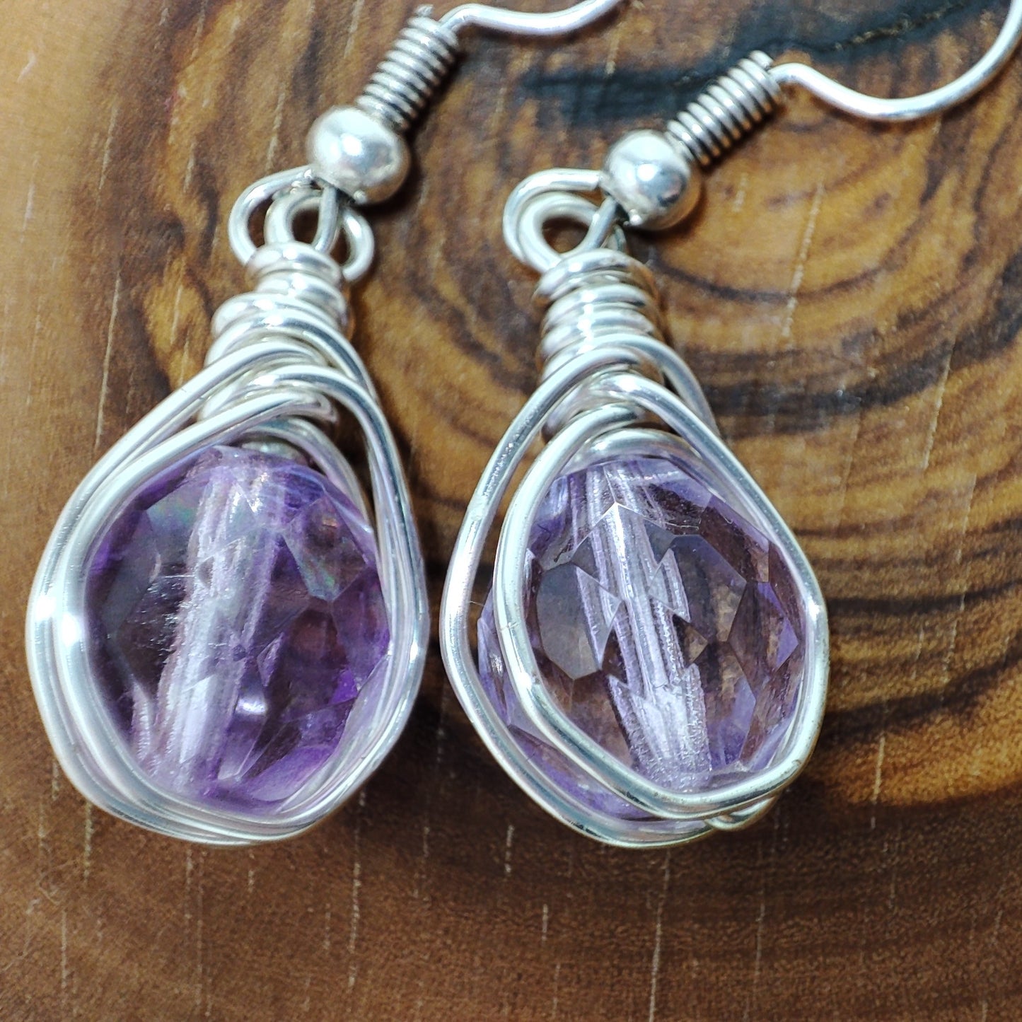 Wire earrings featuring a vibrant bead