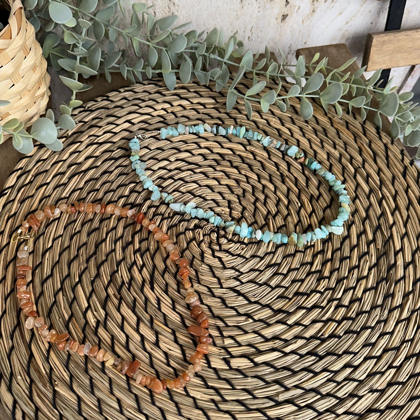 Necklace with semiprecious chip stones