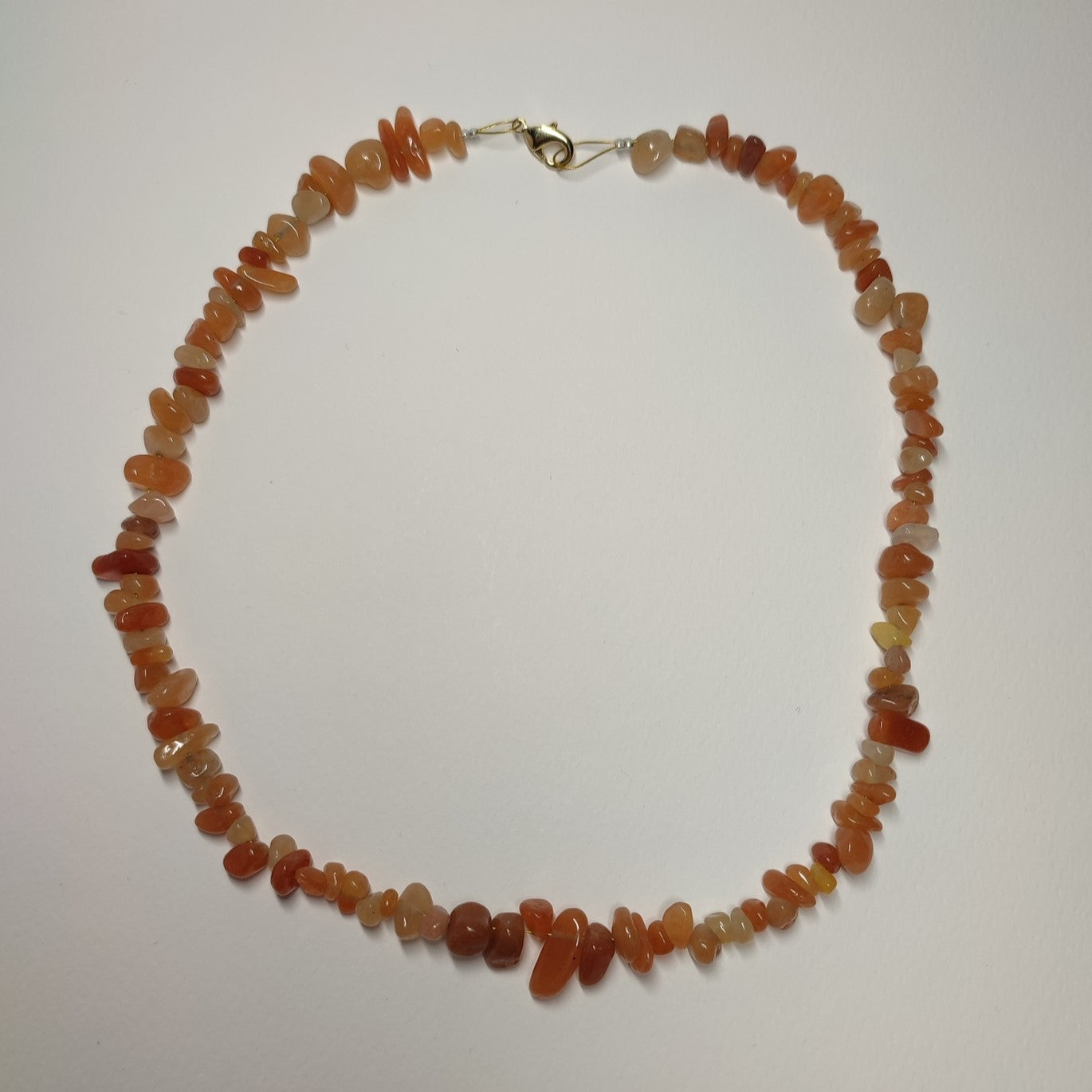 Necklace with semiprecious chip stones
