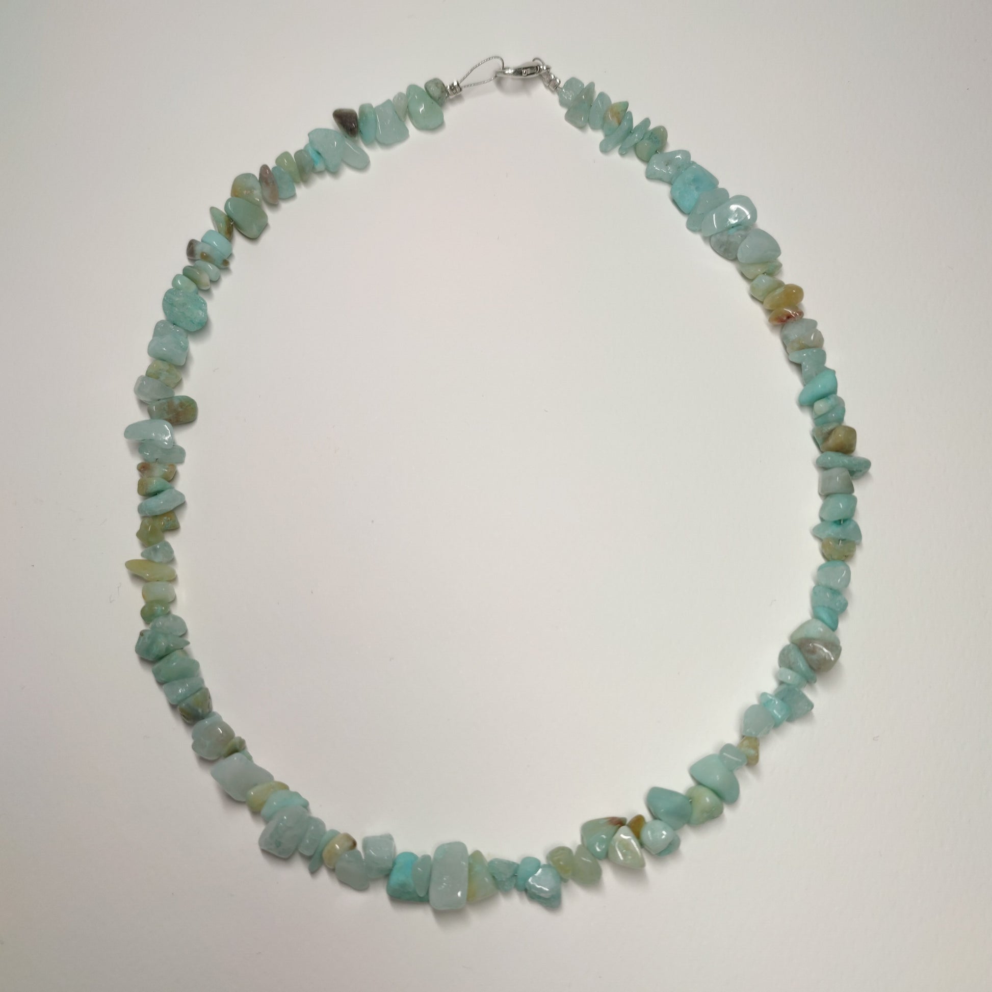 Necklace with semiprecious chip stones