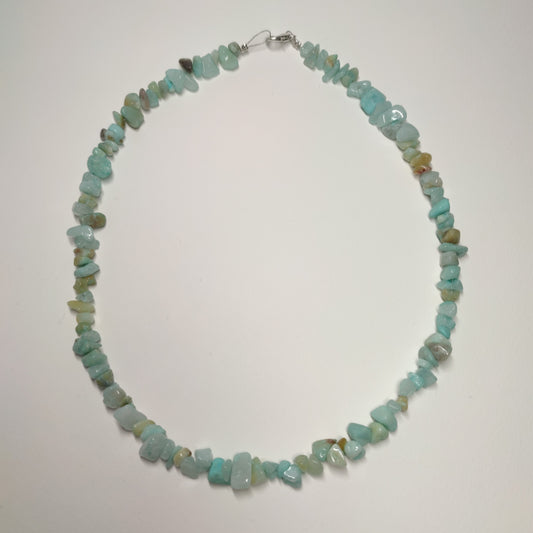 Necklace with semiprecious chip stones