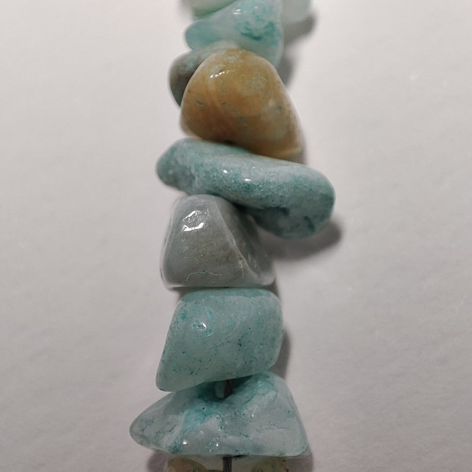 Necklace with semiprecious chip stones